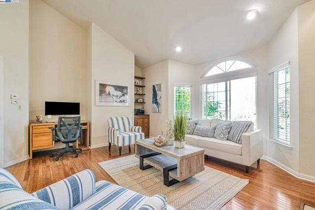 7840 Creekside Dr, Dublin CA: https://media.crmls.org/mediaz/96111e22-6101-42a2-884e-3d0e6e99e8a0.jpg