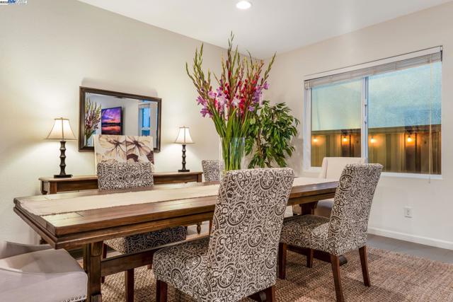 2305 Augusta Ave, Tracy CA: https://media.crmls.org/mediaz/96112fc1-ff3b-4836-92d6-f55e74cd1b8e.jpg