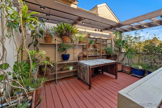 3205 Via Alicante, La Jolla CA: https://media.crmls.org/mediaz/9611d46c-e4d2-49bb-a3b7-d0af77d1f1d7.jpg