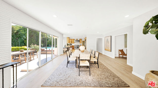 6900 Chisholm Avenue, Lake Balboa CA: https://media.crmls.org/mediaz/9611fd37-3a07-4d47-b01a-3771eec7dd66.jpg