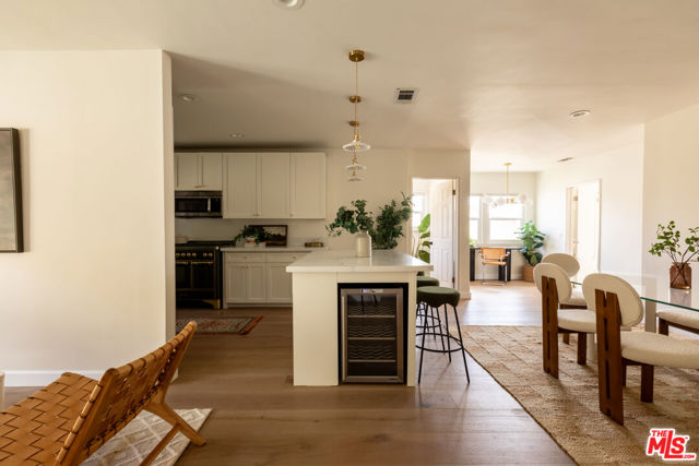 5018 Valleydale Avenue, Los Angeles CA: https://media.crmls.org/mediaz/961235ce-490b-4ba3-bd0c-68eb248d525f.jpg