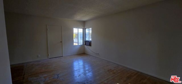 1433 N Martel Avenue, Los Angeles CA: https://media.crmls.org/mediaz/9612f229-07bd-4573-8eff-f7b04fddf568.jpg