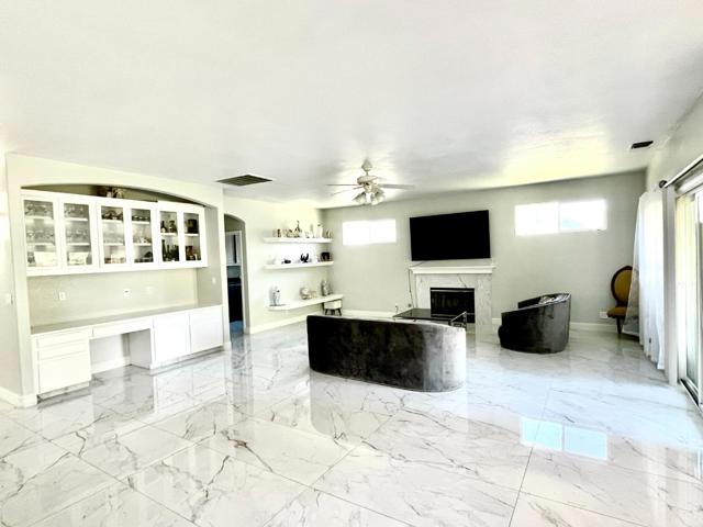 3200 Brookstone Drive, Turlock CA: https://media.crmls.org/mediaz/96130686-b92f-43ec-aff6-728df5135858.jpg