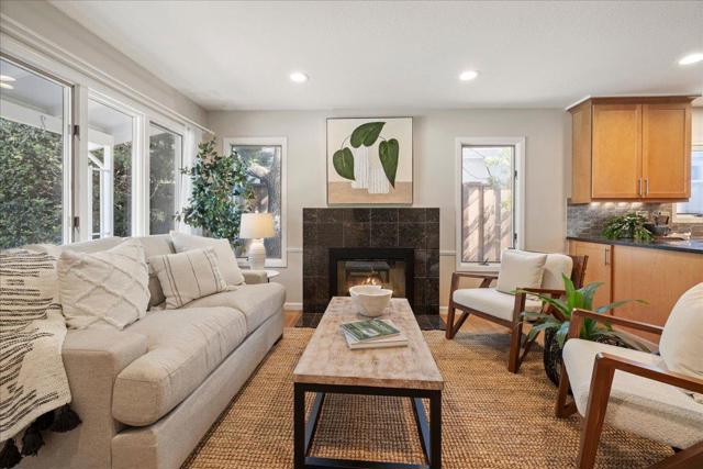 244 Hillview Avenue, Redwood City CA: https://media.crmls.org/mediaz/961387b3-15a0-4433-87aa-49d4cba61c9e.jpg