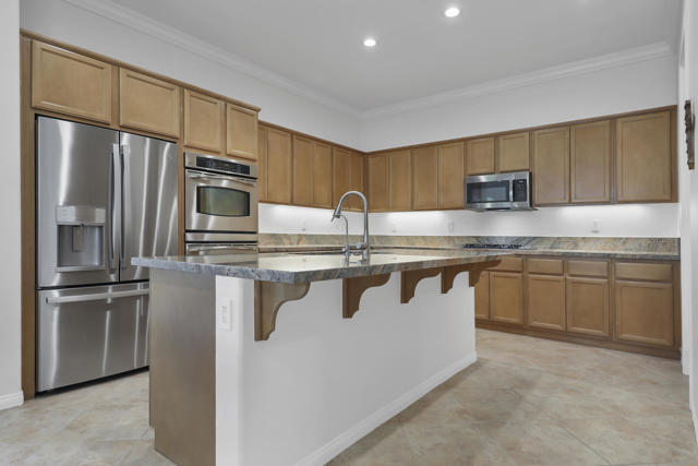 81800 Eagle Claw Drive, La Quinta CA: https://media.crmls.org/mediaz/9613a44e-1326-4b7f-936e-19b424aa45c5.jpg