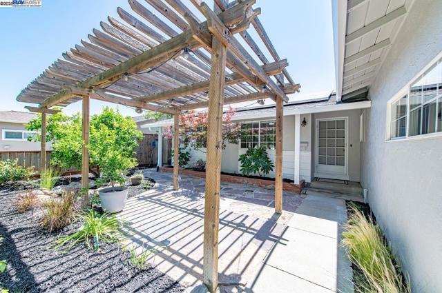 285 Edythe St, Livermore CA: https://media.crmls.org/mediaz/9613b2a0-953f-4e5d-b881-fb63a1b2c3d0.jpg