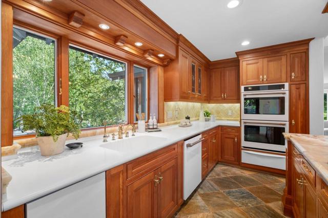 23447 Skyview Terrace, Los Gatos CA: https://media.crmls.org/mediaz/96141123-4bd4-4bf2-8ef2-d8e2b2e26ccf.jpg