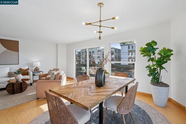 500 Vernon, Oakland CA: https://media.crmls.org/mediaz/961414b3-5017-4d12-bfa9-eac74e160168.jpg