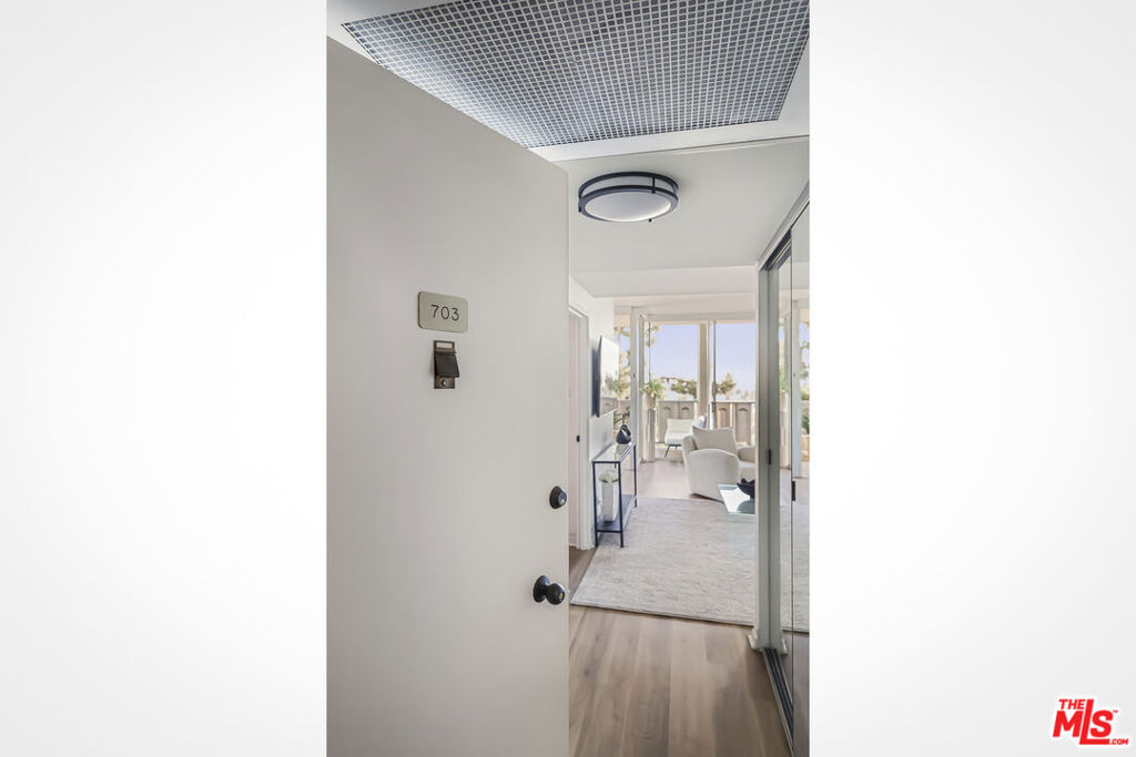 4455 Los Feliz Boulevard #703