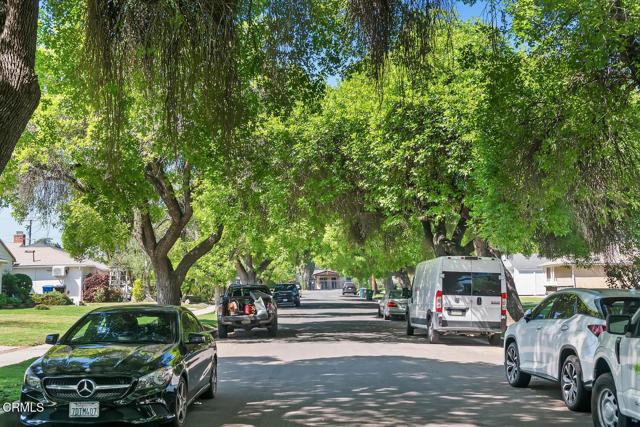 Detail Gallery Image 30 of 30 For 17835 Tarzana St, Encino,  CA 91316 - 4 Beds | 3 Baths