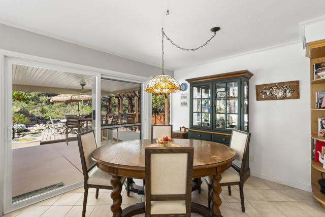 Detail Gallery Image 11 of 47 For 4989 Corte Playa Encino, San Diego,  CA 92124 - 4 Beds | 2/1 Baths