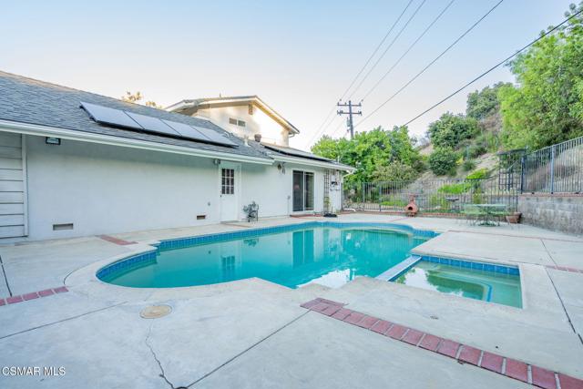 76 Robbins Court, Simi Valley CA: https://media.crmls.org/mediaz/96156757-163c-4bf4-89b8-4c6dae46b140.jpg