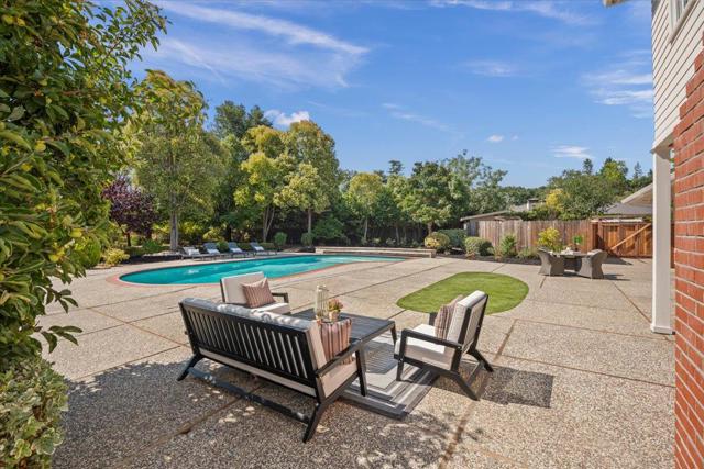 14228 Amherst Court, Los Altos Hills CA: https://media.crmls.org/mediaz/96163014-d798-4b95-9492-2095f95a3146.jpg