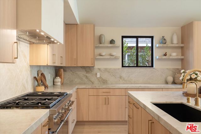 13949 Cumpston Street, Sherman Oaks CA: https://media.crmls.org/mediaz/96164222-c5a1-49c0-971e-1e7ef5a4e038.jpg