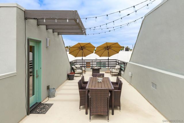 2511 State St, Carlsbad CA: https://media.crmls.org/mediaz/9616d87c-d185-44b7-b945-e6e801d55afe.jpg