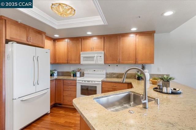 5501 Terra Granada Dr, Walnut Creek CA: https://media.crmls.org/mediaz/96174273-6f0e-434a-abcf-64936ff6430c.jpg