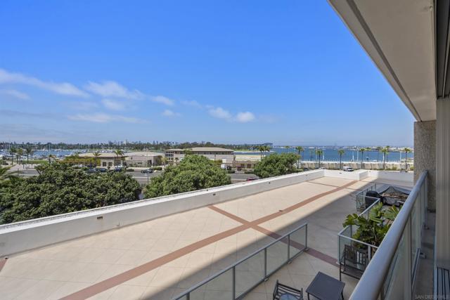 1820 Avenida del Mundo, Coronado CA: https://media.crmls.org/mediaz/96179729-2d1b-47f4-becf-0dfe8708abb0.jpg