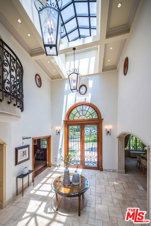1154 Summit Drive, Beverly Hills CA: https://media.crmls.org/mediaz/9618597d-e1c7-4178-9282-d19a0d72aa2c.jpg