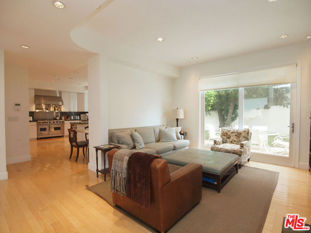 269 N Bundy Drive, Los Angeles CA: https://media.crmls.org/mediaz/96188643-ddcc-4136-8603-51db8528b27e.jpg