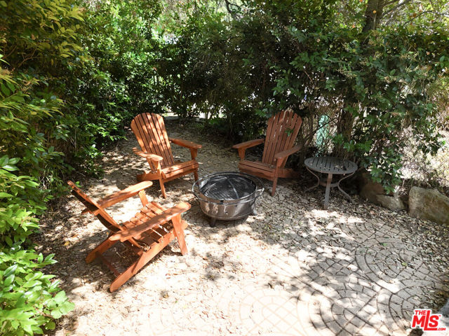 16755 Encino Hills Drive, Encino CA: https://media.crmls.org/mediaz/9618c0f7-77d8-47da-9d7a-1f34cda6705a.jpg