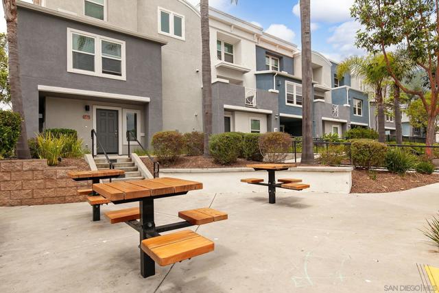 3528 Shoreline Bluff Ln, San Diego CA: https://media.crmls.org/mediaz/9618d1d6-5b06-471b-885b-5fe0d3408a65.jpg