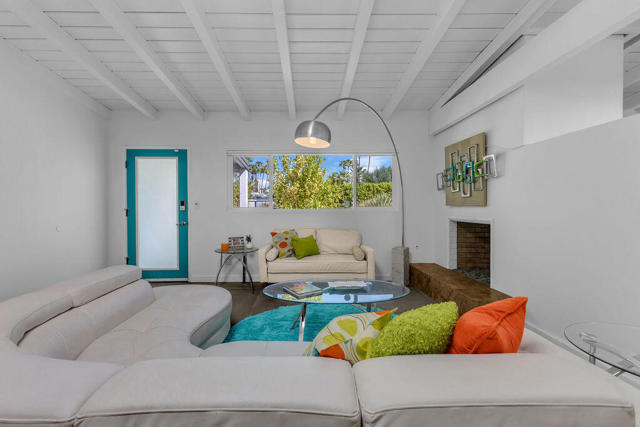 1075 E Sunny Dunes Road, Palm Springs, CA 92264