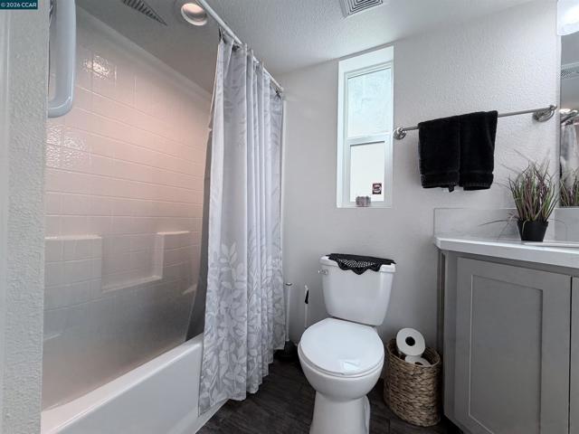 16711 Marsh Creek Rd, Clayton CA: https://media.crmls.org/mediaz/96198276-efad-4a02-ac4a-dba528b7a1ac.jpg