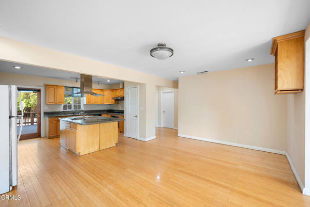 4917 Angeles Crest Highway, La Canada Flintridge CA: https://media.crmls.org/mediaz/96199d2b-cf31-495a-b426-0fced2a32ca5.jpg