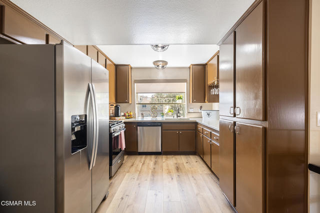 658 Rosewood Avenue, Camarillo CA: https://media.crmls.org/mediaz/9619bb78-2dc2-4b5d-9ba8-cc61fecbc733.jpg