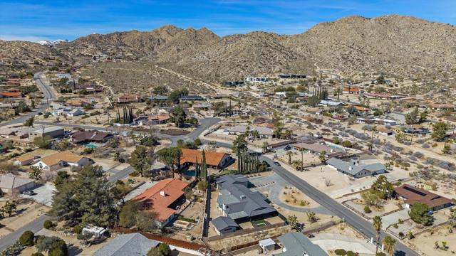 7458 Cardillo Trail, Yucca Valley CA: https://media.crmls.org/mediaz/961aa842-efdb-46d2-aee7-9ac13081effb.jpg