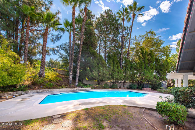 20027 Hiawatha Street, Chatsworth CA: https://media.crmls.org/mediaz/961ab52f-a39f-4b44-b5c7-065ca652049a.jpg