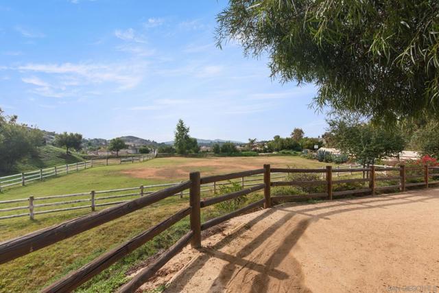 1176 Witherby Lane, Escondido CA: https://media.crmls.org/mediaz/961b7b1f-aa72-4964-bb45-96ad215fa051.jpg