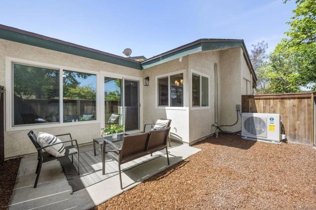 Detail Gallery Image 28 of 29 For 2041 Shadytree Ln, Encinitas,  CA 92024 - 2 Beds | 2 Baths