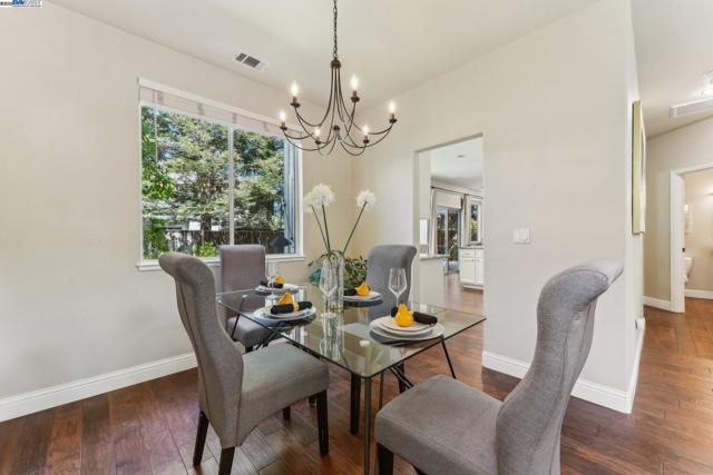 1159 Vintner Pl, Livermore CA: https://media.crmls.org/mediaz/961c2541-8906-4c53-a03d-f18e1cd7bd64.jpg