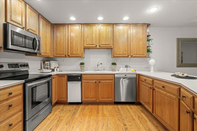 4173 El Camino Real, Palo Alto CA: https://media.crmls.org/mediaz/961c5f17-c132-465c-92d5-05dbe8d5d8ff.jpg