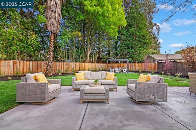 721 Sinnet Ct, Danville CA: https://media.crmls.org/mediaz/961c8995-0fb3-4e34-b2ff-b81b64de5beb.jpg