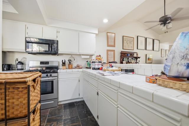 Detail Gallery Image 4 of 20 For 1489 Goldrush Way, Oceanside,  CA 92057 - 2 Beds | 2 Baths