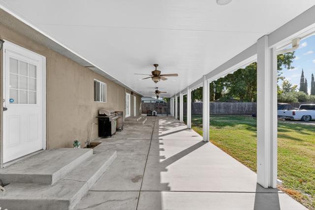 1110 California Avenue, Dos Palos CA: https://media.crmls.org/mediaz/961caada-856b-4d58-9b20-7750cf76b904.jpg