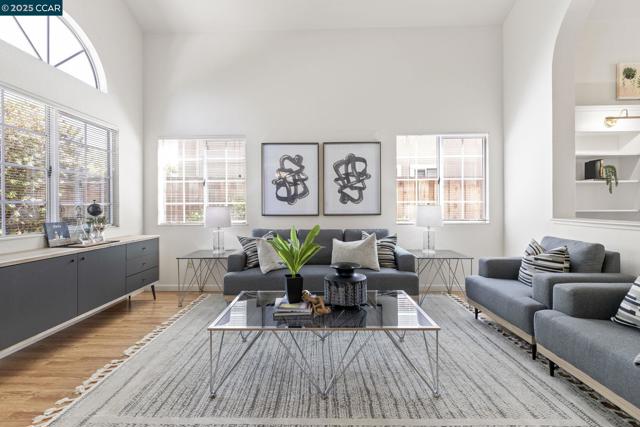 1015 Hidden Oak Ct, Concord CA: https://media.crmls.org/mediaz/961d2acf-26e2-418c-9fe3-e3e9d06e8763.jpg