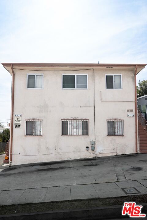 4214 W Slauson Avenue, Los Angeles CA: https://media.crmls.org/mediaz/961d97e9-48a2-4fc8-b867-7fd719be1949.jpg