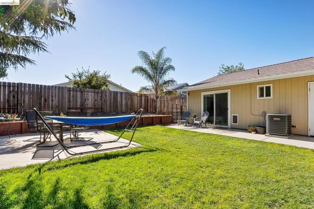 4855 Edgewood Ct, Oakley CA: https://media.crmls.org/mediaz/961e3bbf-1fff-4455-ae34-d631c7a29e0b.jpg