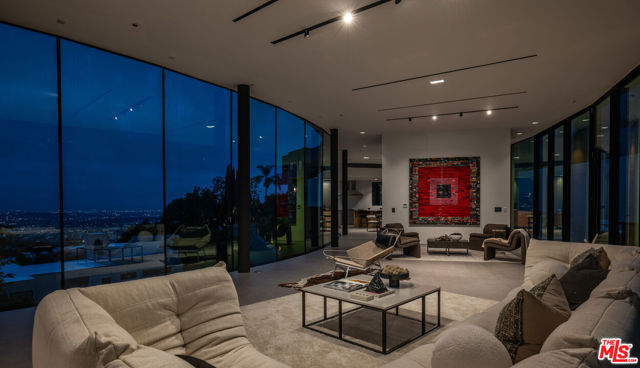 9277 Thrush Way, Los Angeles CA: https://media.crmls.org/mediaz/961e7c20-75db-4dcb-b17f-4e92c29a05f4.jpg
