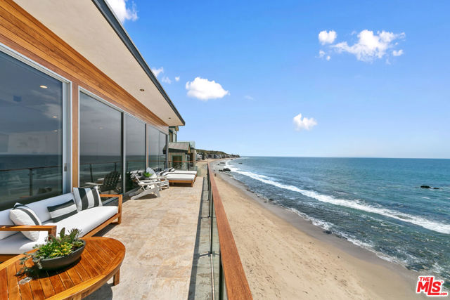 24928 Malibu Road, Malibu CA: https://media.crmls.org/mediaz/961e99a7-0261-4776-8a8c-64121d416fbd.jpg