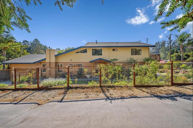 175 Merry Lane, Aptos CA: https://media.crmls.org/mediaz/961f2831-8519-4a77-8813-4e746cf5cd6d.jpg