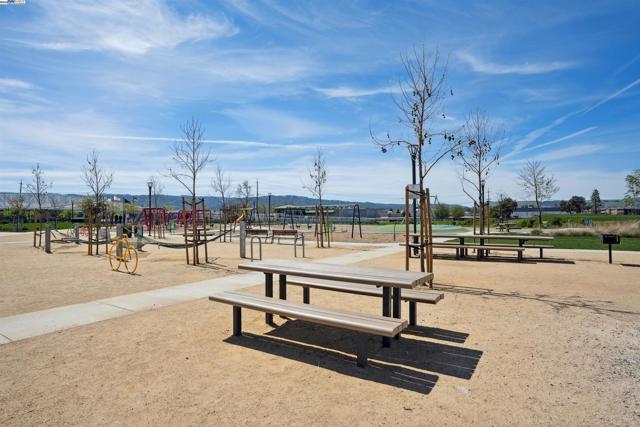 5813 Huntley Ave, Dublin CA: https://media.crmls.org/mediaz/961f9633-2697-4479-978f-a5f0e94a8c04.jpg