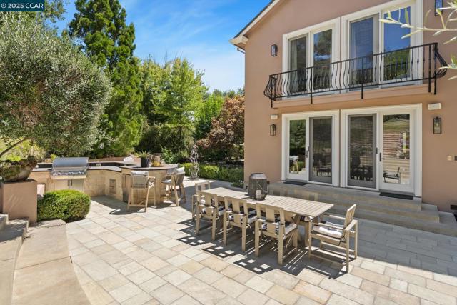 2540 Caballo Ranchero Dr, Diablo CA: https://media.crmls.org/mediaz/961fe896-761b-4f62-8241-b4d4387b5214.jpg