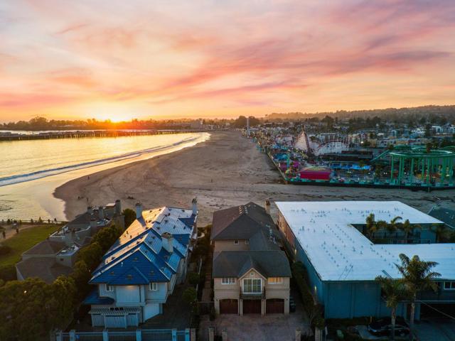 1148 E Cliff Drive, Santa Cruz CA: https://media.crmls.org/mediaz/9620281d-15d6-4648-991a-0881bbf72c9d.jpg