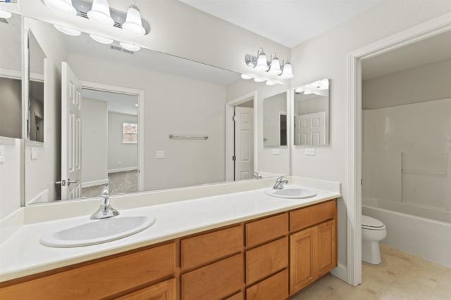 204 Daylily Ln, Patterson CA: https://media.crmls.org/mediaz/96204122-08d2-4409-b6b9-b8425810178c.jpg