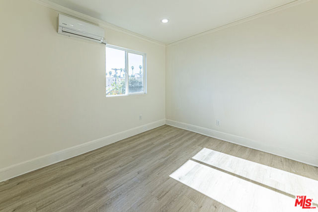 801 N Alexandria Avenue, Los Angeles CA: https://media.crmls.org/mediaz/96204d33-36df-4685-86f1-fdcd53d8adcf.jpg