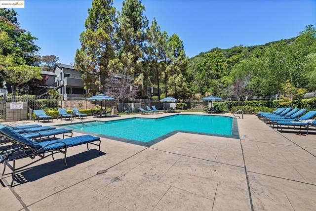 630 Canyon Oaks Dr, Oakland CA: https://media.crmls.org/mediaz/96205386-b837-4d69-a9cb-db64450b2243.jpg